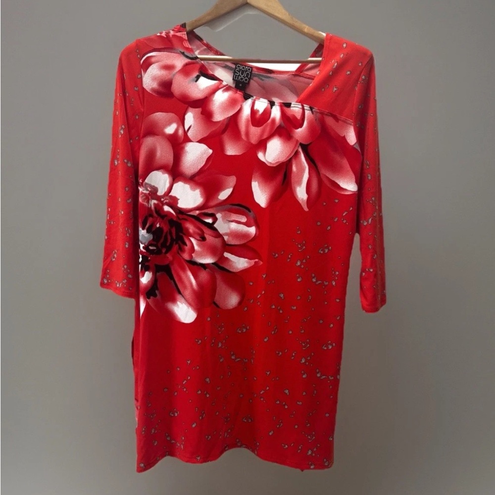 Clara Sunwoo Red Floral Tunic Top M Asymmetrical Hem Stretch 3/4 Sleeve Boho